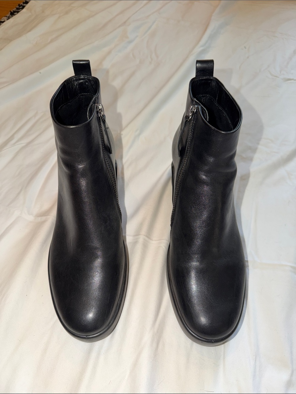 Ecco Black Leather Side-Zip Boot